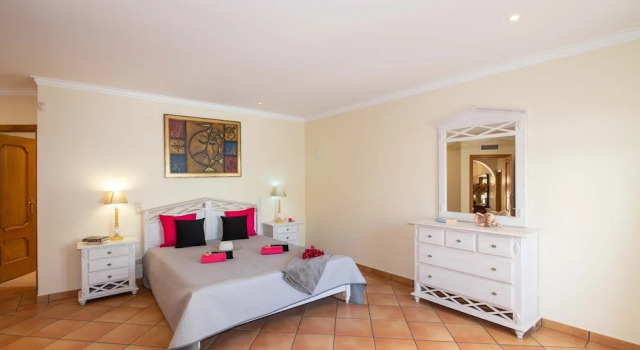 Вилла с 6 комнатами с балконом и с видом на бассейн Villa Samoa - Moradia com piscina aquecível e BBQ em Albufeira