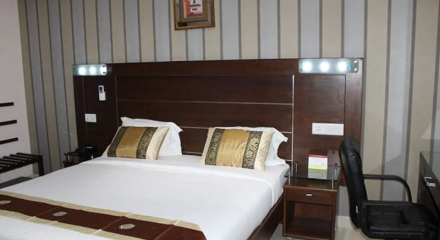 Deluxe dobbelt værelse med altan Maple Suites