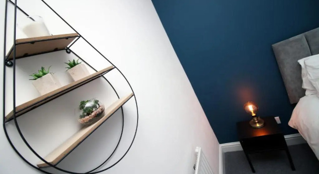 City View - 2 Bed City Center Apartment With Street Parking - Sleeps 6 - By DYZYN