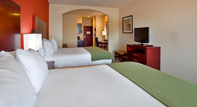 Четырёхместный люкс Holiday Inn Express & Suites Guthrie North Edmond by IHG