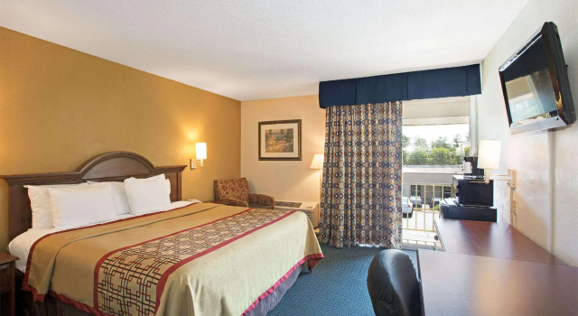 Двухместный номер Standard Days Inn by Wyndham Charlotte/Woodlawn Near Carowinds