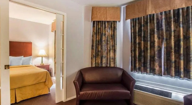 Номер Standard с балконом Quality Suites