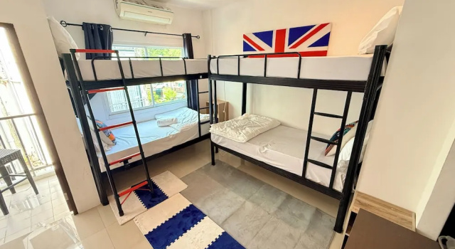 Четырёхместный номер Standard с балконом DANK Hotel 420 friendly Patong Phuket