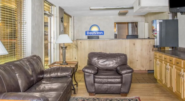 Days Inn Rock Springs, Забронировать Отель Отели Рок-Спрингса с парковкой, рядом с Муниципальный колледж Западного Вайоминга, Парковка