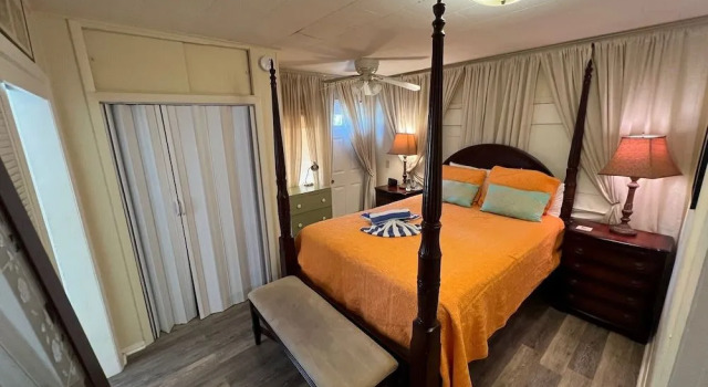 167 Hercules - Sunkissed Cottage, Забронировать Дом для отпуска Отели Fort Myers Area с парковкой, Парковка