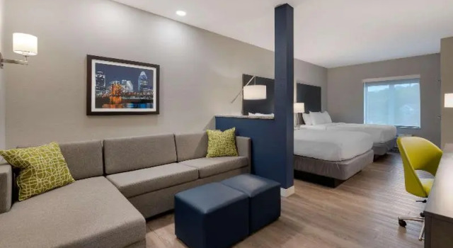 Четырёхместный люкс Comfort Suites Cincinnati University - Downtown