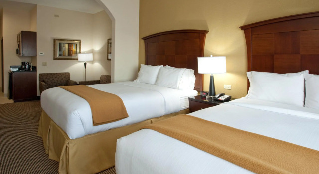 Четырёхместный номер Standard Holiday Inn Express & Suites Austin South-Buda by IHG