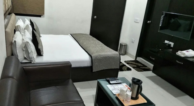 Hotel Mandakini Lush