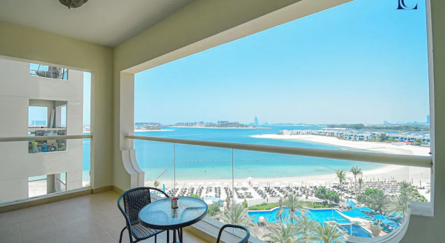 Апартаменты Palm Jumeirah's Spectacular Ocean-View Apartment - NBT