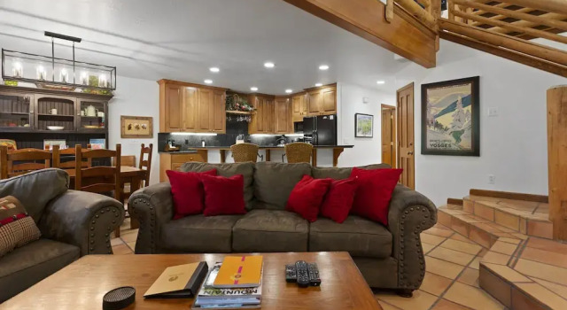 Deer Lake Village at Deer Valley Resort - Four Bedroom Condo with Hot Tub #2478 4 Condo, Varaa Lomakeskus Deer Valley 