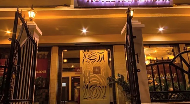 Люкс Rajdarbar Hotel & Banquets