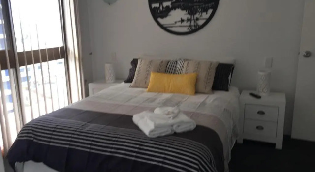 Апартаменты Deluxe Broadwater Shores Waterfront Apartments