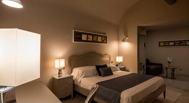 Residenza San Ferdinando, Забронировать Отель Отели Неаполя 4 звезды, рядом с Palazzo del Banco di Napoli, 4*