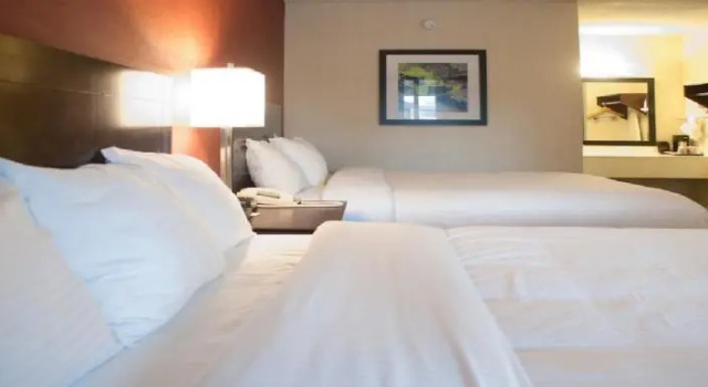 Номер Standard Ramada by Wyndham Salt Lake City North Temple
