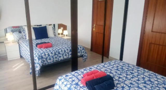 Céntrico apartamento de dos dormitorios, amplio y soleado, Reservar Apartamento Hotéis em Plasencia com estacionamento, Estacionamento