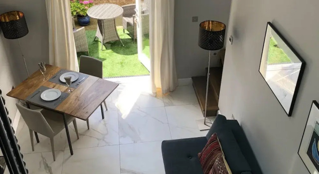 Апартаменты London-apartment-sleeps2-privateentrance