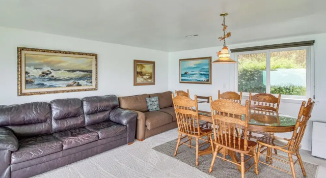 Cliffside Lighthouse Beach Home w/ Ocean View, Boek Hotel Charleston Oregon Coast