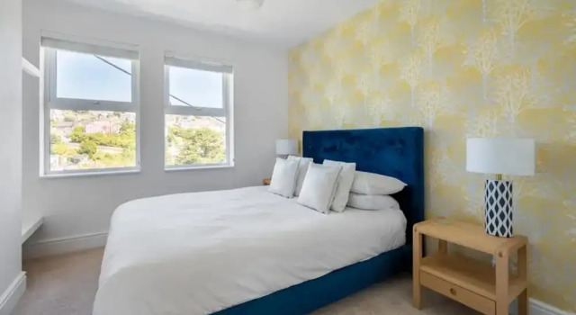 Sea View House in Cornwall Fishing Village
