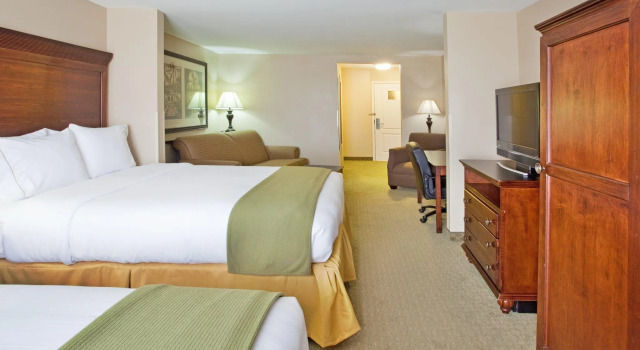 Четырёхместный номер Standard Holiday Inn Express Savannah Airport by IHG
