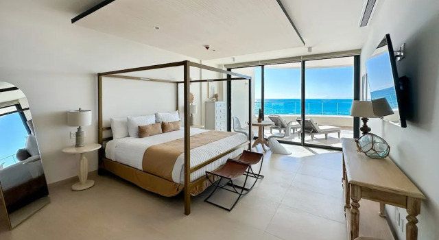 Апартаменты Has it all Beachfront Retreat With Stunning Views