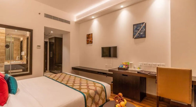 Divine Clarks Inn Suites, Varaa Hotelli Thanesar Haryana