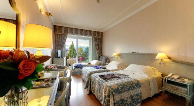 Трёхместный номер Standard с видом на озеро Grand Hotel Bristol