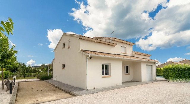 Villa in Occitanie with Private Pool, Varaa Villa Saint-Geniès-de-Fontedit Hérault