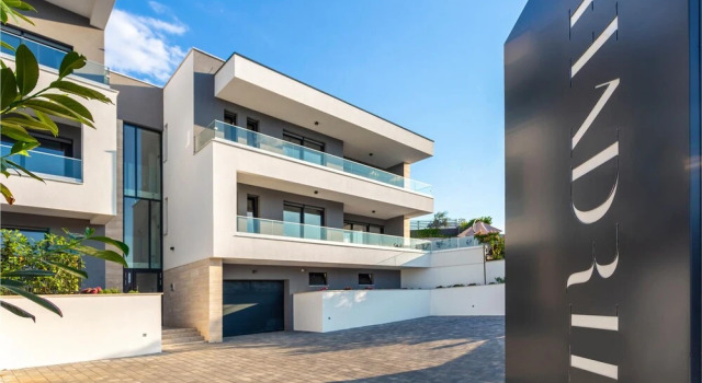 Beautiful Apartment in Malinska With Outdoor Swimming Pool, Wifi and 3 Bedrooms, Varaa Huoneisto Hotellit Kvarner Islands uima-altaalla, Uima-allas