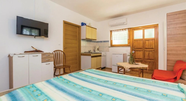 Awesome Home in Pinezici With Wifi and 0 Bedrooms, Prenota Hotel Pinezići 