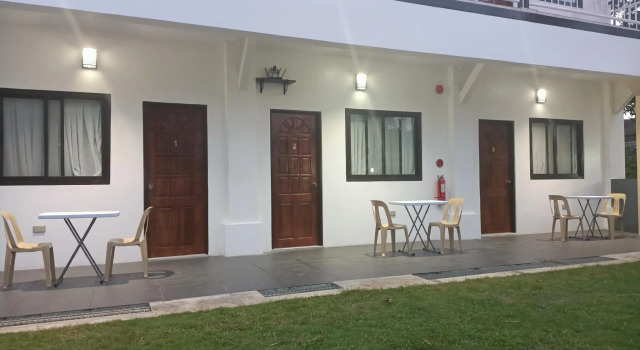 Alona Whitehouses Resort