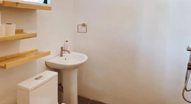 Кровать в общем номере Monkey Business Siquijor