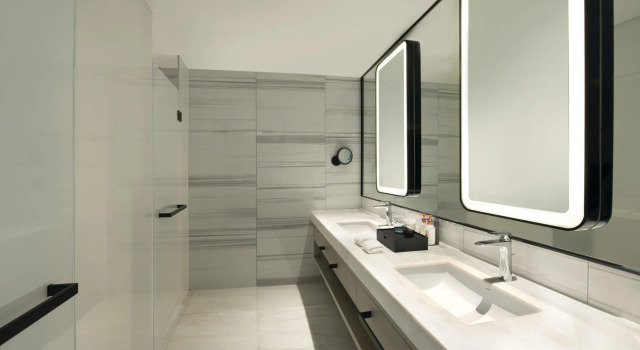 Двухместный номер Standard Crowne Plaza Dalian Xinghai by IHG