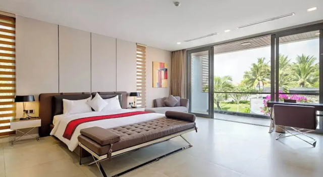 Luxe 6BR Beachfront Villa: Group Getaway Haven, Book Hotel Hoteller i Da Nang med parkering, nær Marble Sculptures, Parkering