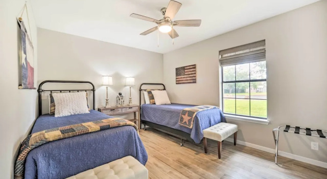 Fredericksburg Home w/ Hot Tub - 1 Mi to Dtwn