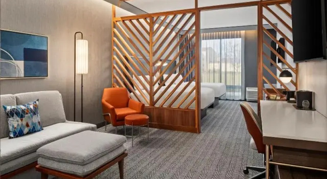 Четырёхместный люкс Courtyard by Marriott Bettendorf