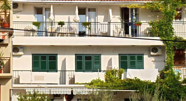 Apartments Garmaz, Забронировать Апартаменты/квартира Отели Подгора с парковкой, Парковка