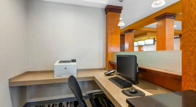 Comfort Inn & Suites Akron South, 预订 酒店 阿克伦城 俄亥俄州
