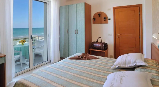 Четырёхместный номер Standard с видом на море Hotel Cigno DOro