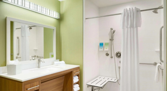 Двухместный люкс Accessible Home2 Suites by Hilton Charlotte Airport