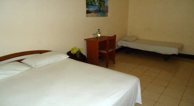 Lions Den Hotel