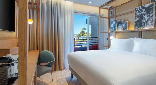 Двухместный номер с балконом Canopy by Hilton Cannes