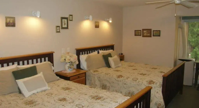 Cedar Wood Lodge Bed & Breakfast Inn, Prenota Bed & breakfast Port Alberni 