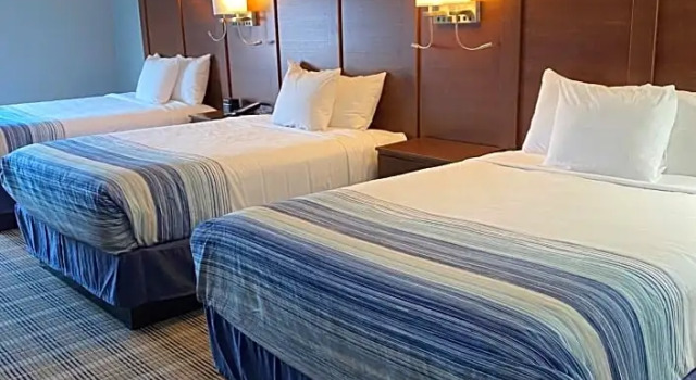 Шестиместный номер Standard AmericInn by Wyndham Williamsburg