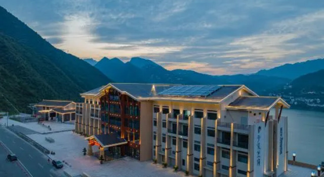 BaDong HongFa Hotel, Prenota Hotel Enshi Prefecture Cina
