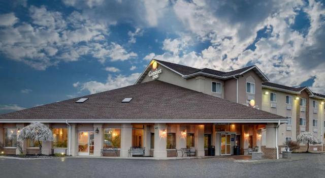 Четырёхместный номер Standard Comfort Inn Painesville - Concord