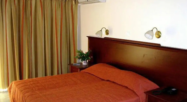 Двухместный номер Standard с балконом Apollo Hotel