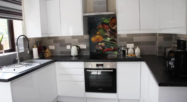Коттедж City Centre Town House with Riverside Views and Free Parking 1BAK
