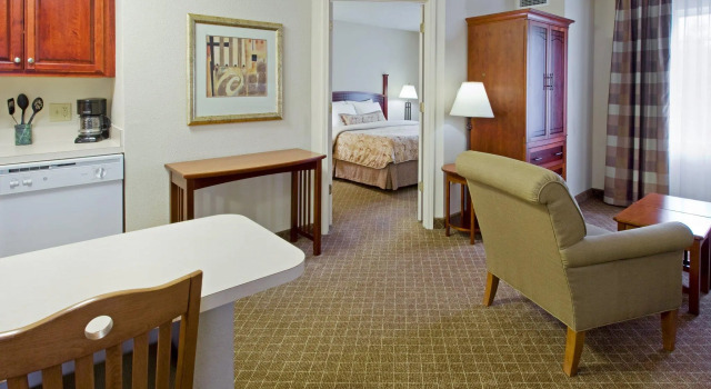 Двухместный люкс c 1 комнатой Staybridge Suites Cranbury - South Brunswick by IHG