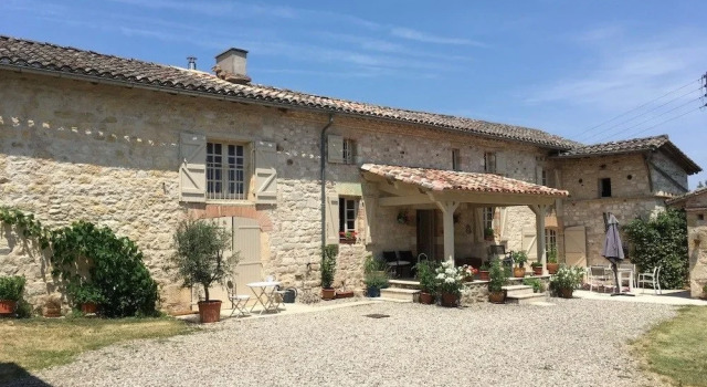 Pechauzi, Rezerwuj Hotel Castelnau-de-Montmiral Tarn