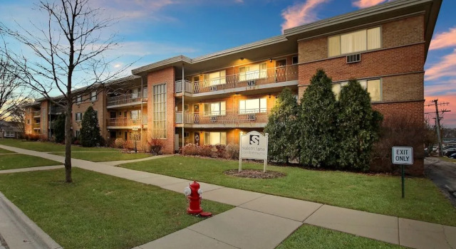 Posh 1BR Apartment in Arlington Heights